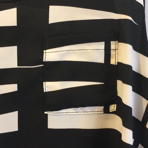 Black and white light weight tank top - Picture 2 of 3